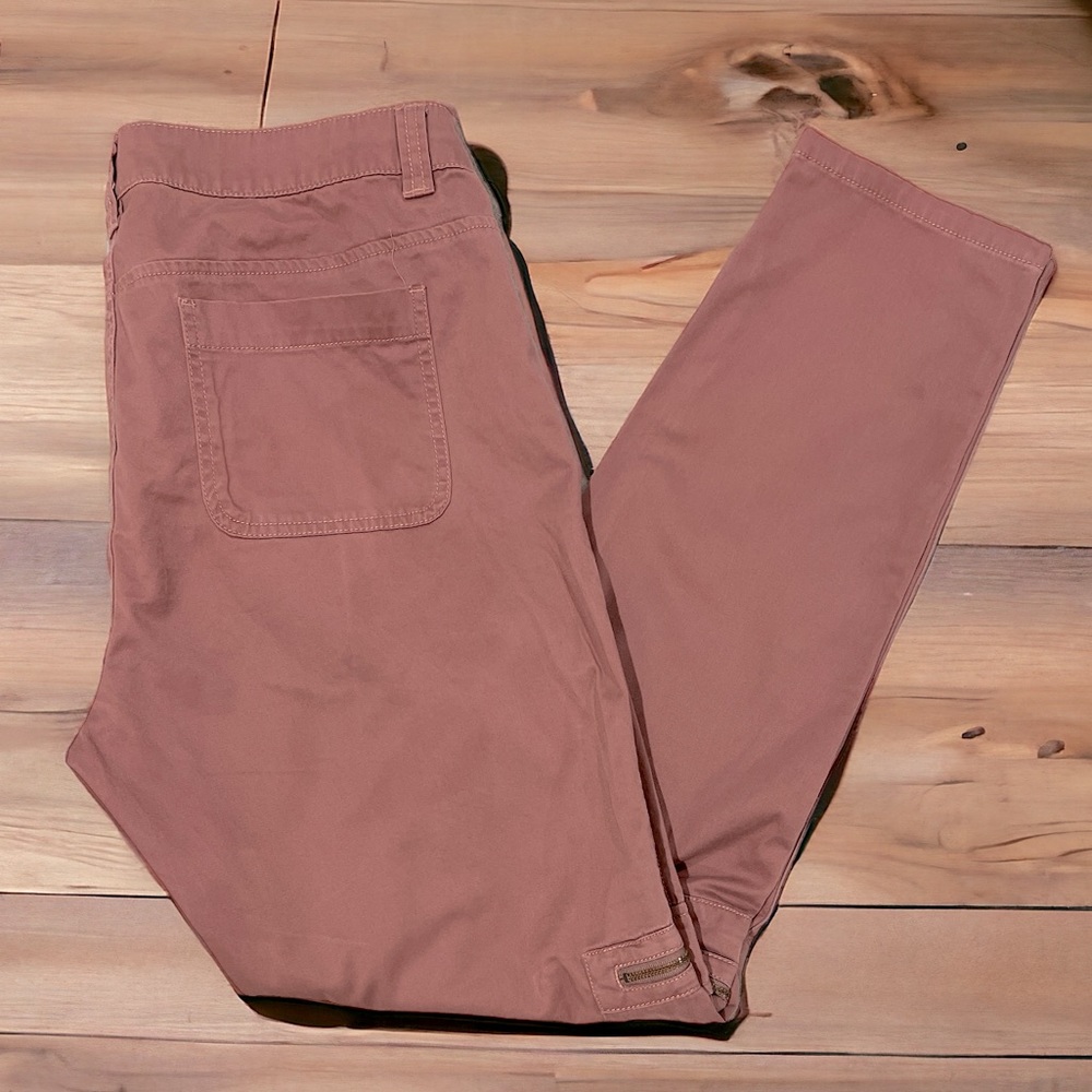 Women’s Dusty Rose Garnet Hill cargo pants. Size 14